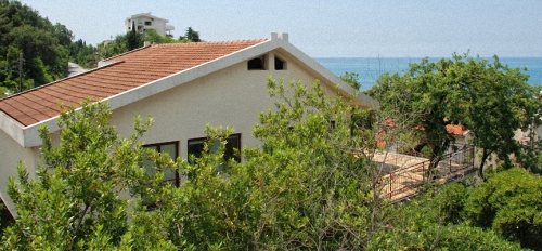 Apartmani Sutomore VILA VENECIJA Kontakt 
Tel: +382 30 373 018,  +382 67 507 153
Za više informacija kliknite na sličicu